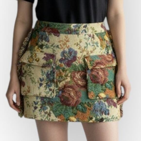 Micas Dresses & Skirts - Micas Jacquard Frayed Floral Print Pocket Mini Skirt – XL